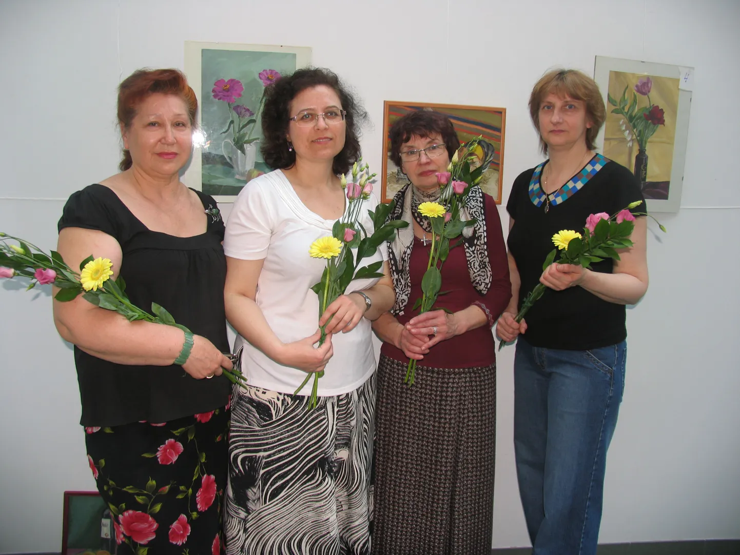 Pärnu haigla kohvikus on üleval naiste kunstirühma Lukomorje näitus „Vaikne elu“