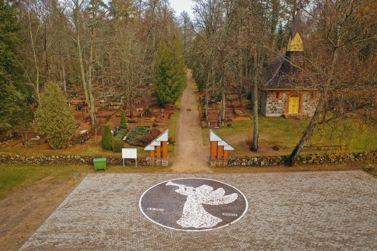 Helme kalmistu äsjavalminud parkla