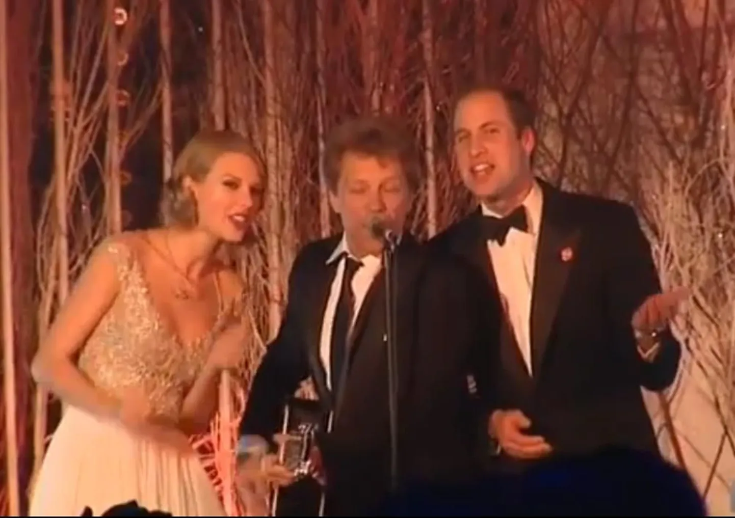 Video! Taylor Swift ja Bon Jovi laulsid koos prints Williamiga heategevuslikul galaõhtul