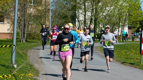 SUUR PILDIGALERII ⟩ Eesti rahvajooksude hirm noppis Sauga kevadjooksu auhinnalaualtki parimad palad