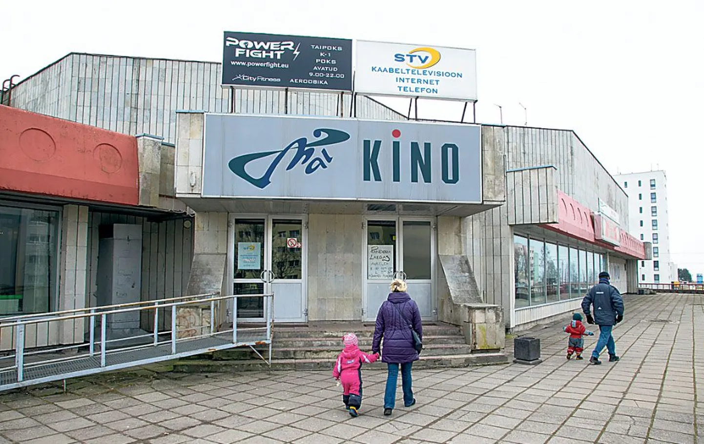 23. septembril 1986, kui Pärnus avati Mai kino, kirjutas kohalik häälekandja, et suvepealinn on saanud peaaegu kõige esinduslikuma kino vabariigis. Paraku sunnib digifilmide pealetulek 28aastase tegevuslooga kinoteatrit filmide näitamise lõpetama.