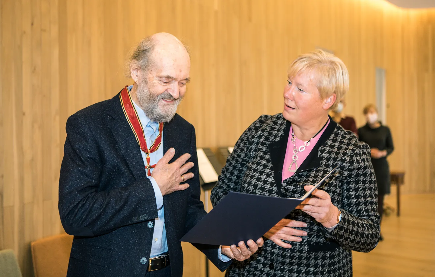 Saksamaa autasu andis eile Arvo Pärdi Keskuses toimunud kohtumisel üle Saksamaa Liitvabariigi suursaadik Eestis Christiane Hohmann.