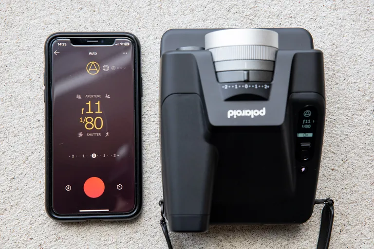 Polaroid I-2 kaameral on oma äpp, kuid see on ainuke, mis seob seda analoogpildistajat digimaailmaga.