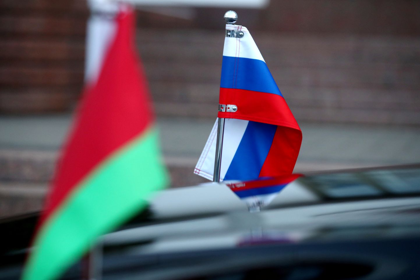 Флаги России и Белоруссии.