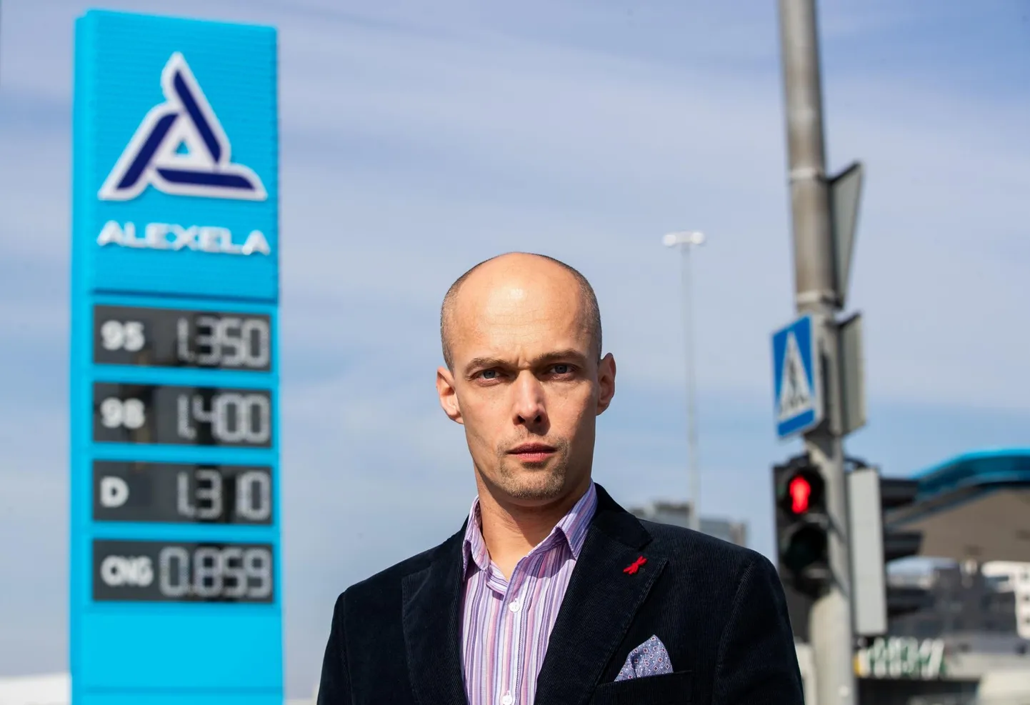 Alexela juhatuse liige Alan Vaht leiab, et konkurendid sokutasid seadusesse punkti, mis Alexela investeeringutele biogaasi tanklatesse vett peale tõmbab.
