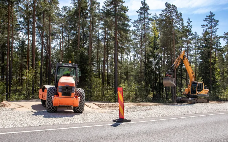Lisaks teetöödele pannakse Uulu surnuaiale viiva ristmiku juurde püsti ka valgustus.