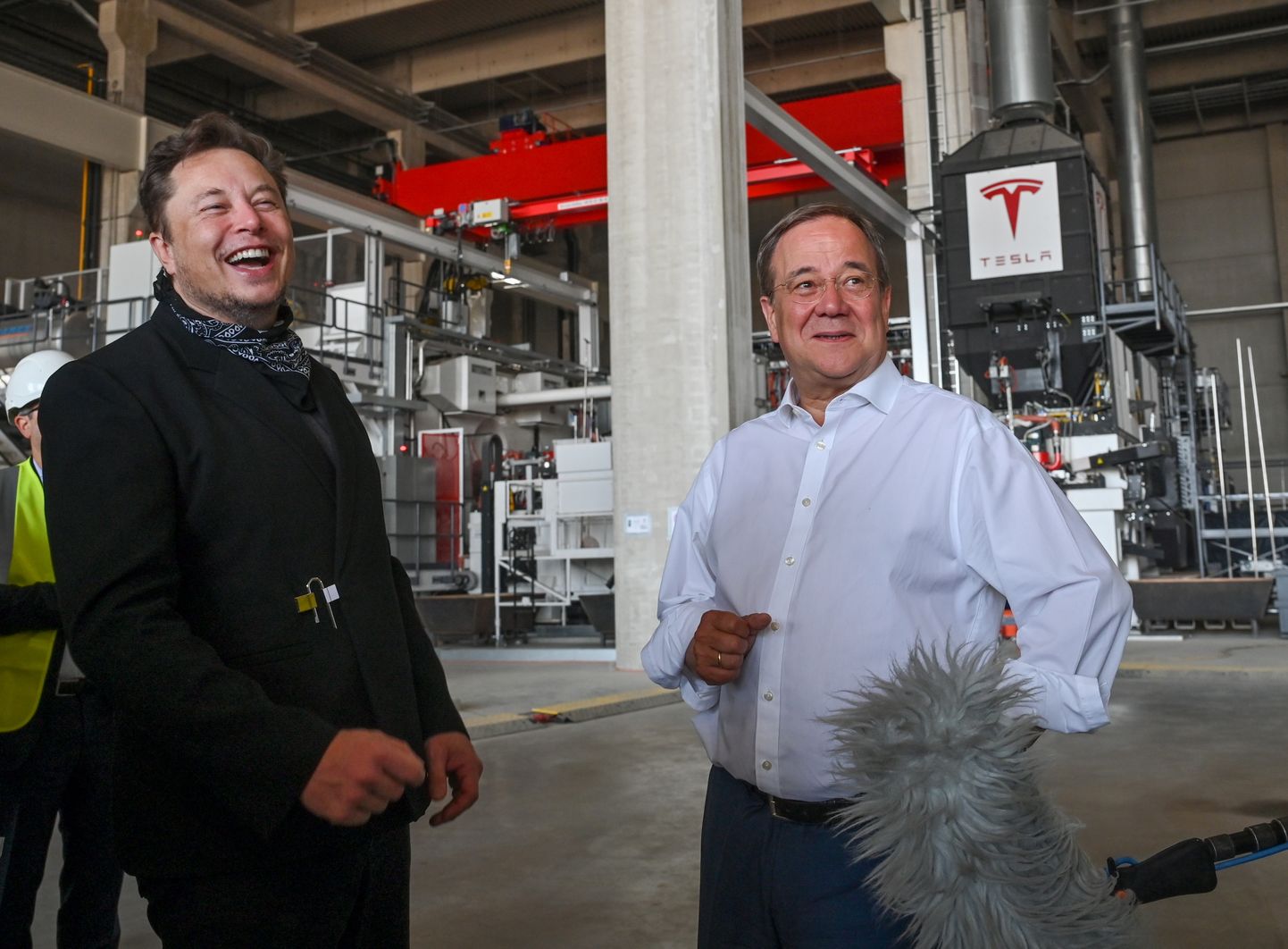 Elon Muski ajasid Nordrhein-Westfaleni liidumaa peaministri Armin Lascheti küsimused vesinkutehnoloogia kohta naerma. Patrick Pleul/Pool via Reuters