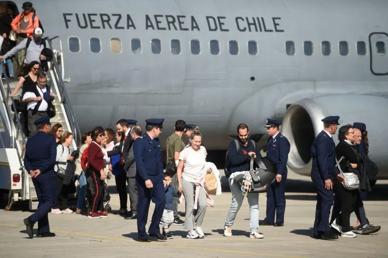 В субботу в Сантьяго приземлился военно-транспортный самолет с выехавшими из Израиля гражданами Чили