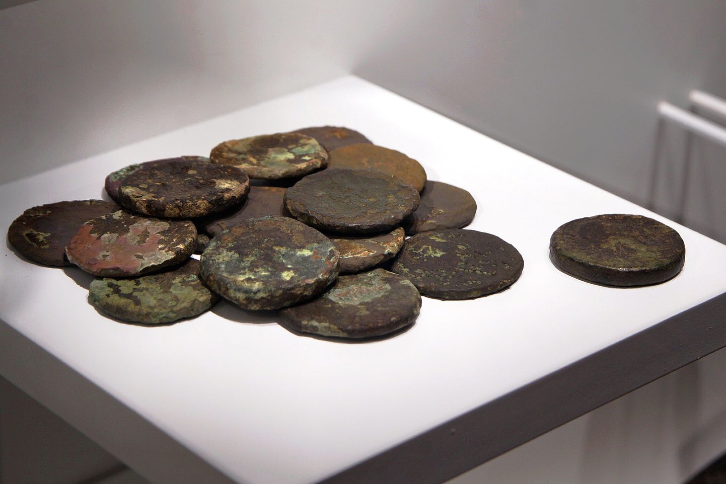 15 mündist koosnev peiteleid Pärnu muuseumis. Pilt on illustratiivne.