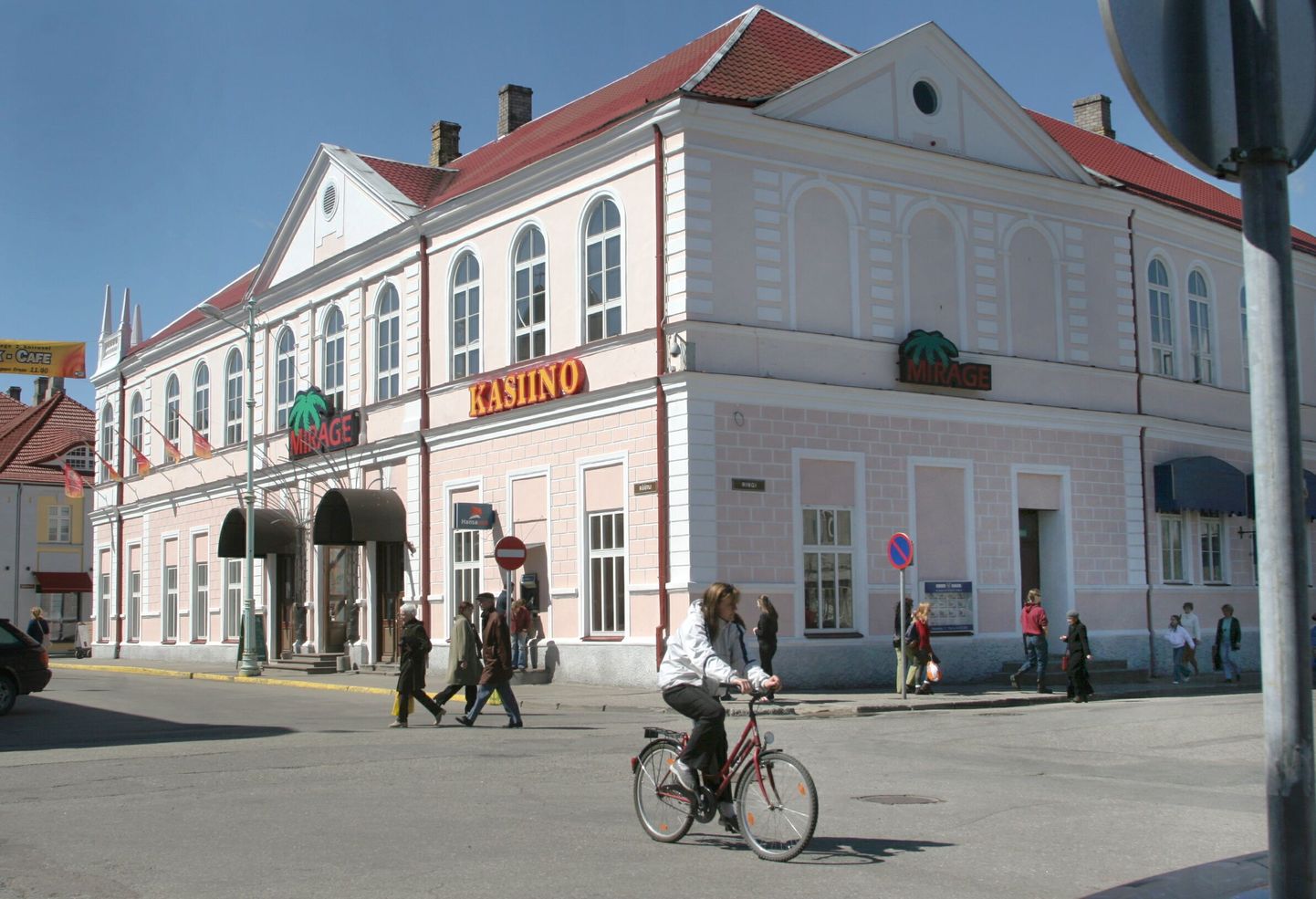 Pärnu linnavolikogu kavatseb panna müüki Rüütli 40 kinnistu, millel asuvas majas tegutseb ööklubi Mirage.