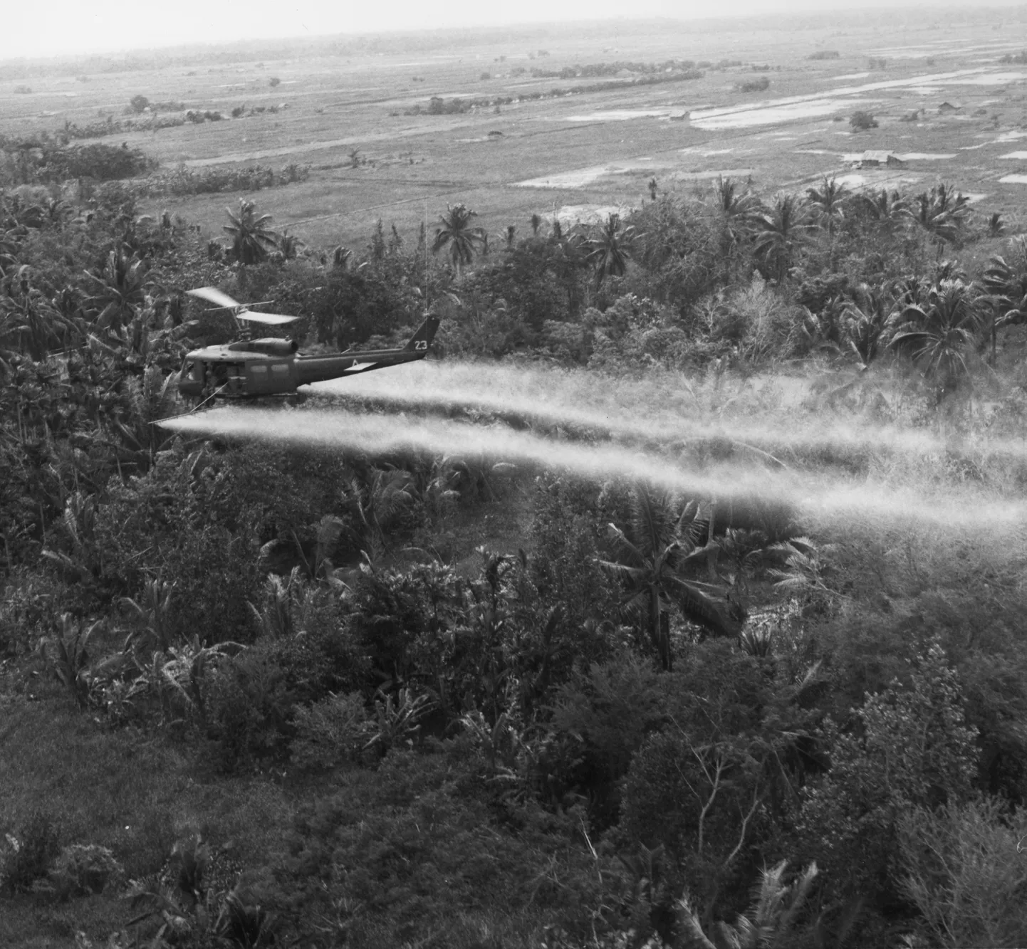 Agent Orange'i pihustamine Vietnamis.