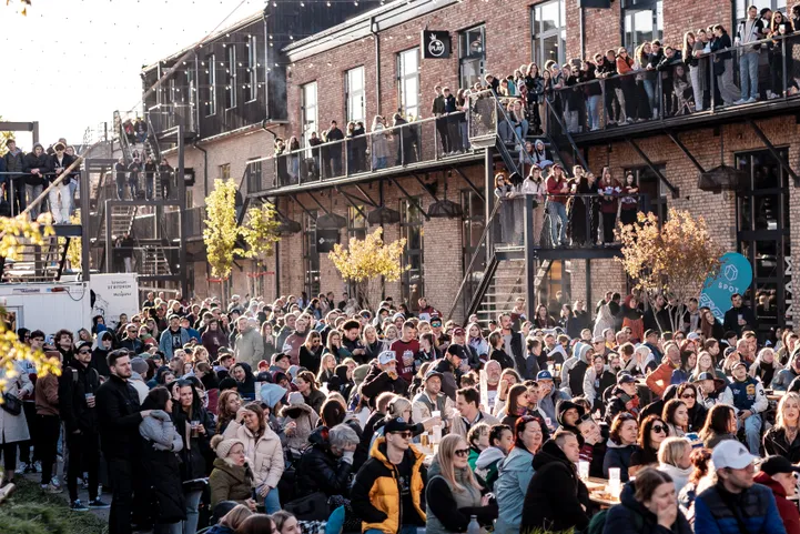 VEF KVARTĀLS kļūst par oficiālo hokeja fanu kvartālu 2025. gada ...