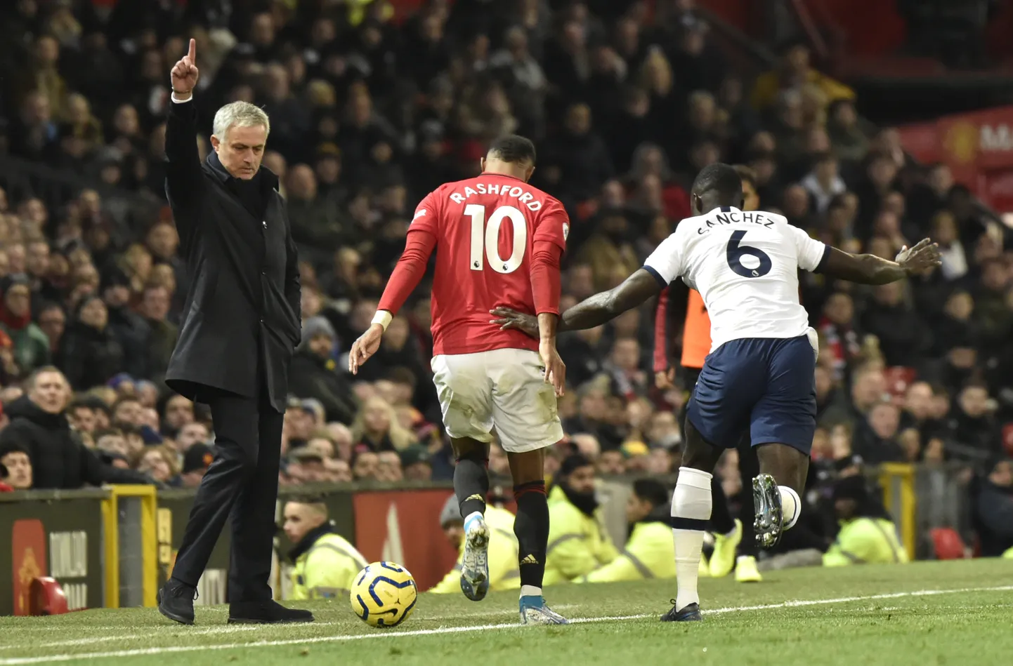 Tottenhami peatreener Jose Mourinho ja mängukangelane Marcus Rashford.