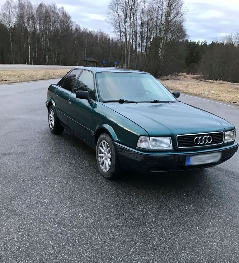 Tarmo roheline Audi 80.