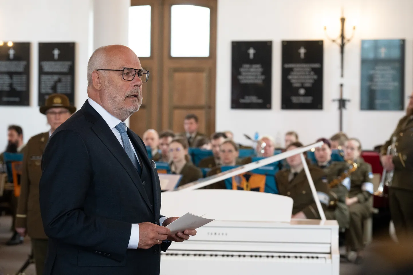 Президент Алар Карис на параде в Пярну.