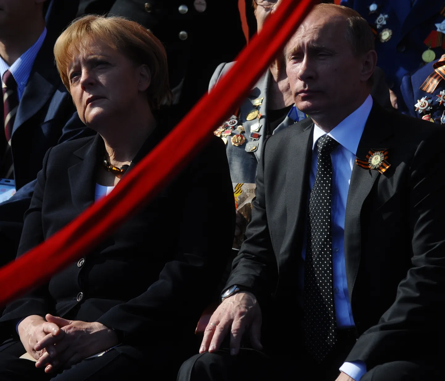 Saksa kantsler Angela Merkel saadab Vene presidendile Vladimir Putinile aegajalt Radebergeri õlut. Venemaa riigipea omakorda vastukingiks suitsukala.