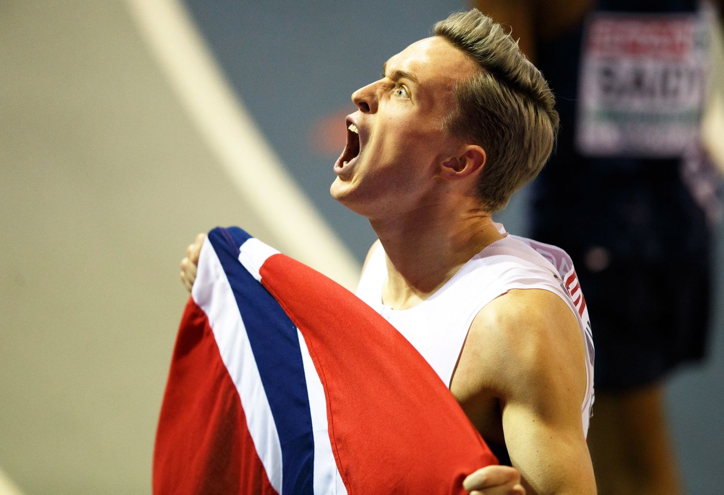 epa07409627 Karsten Warholm of Norway celebrates after winning the gold medal in the men's 400m final at the 35th European Athletics Indoor Championships in Glasgow, Britain, 02 March 2019.  EPA/ROBERT PERRY