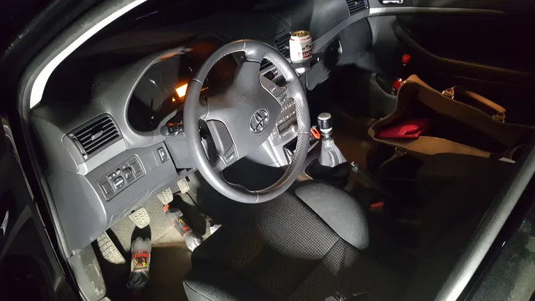Auto joogihoidjas oli õllepurk.