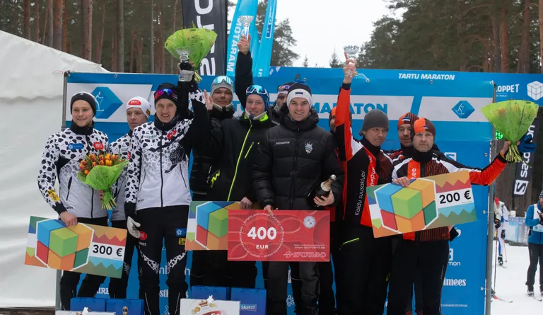 Tartu teatemaratoni esikolmik (vasakult): Team Horeca Service One (Andreas Baum, Taavi Kaiv, Risto Vaher, Martti Himma), Laskesuusatajad (Hans-Kristen Rootalu, Kristo Siimer, Marten Aolaid, Jüri Uha) ja Koidu suusaklubi (Andres Laineste, Rainer Tokko, Asko Kuusalu, Alar Savastver).