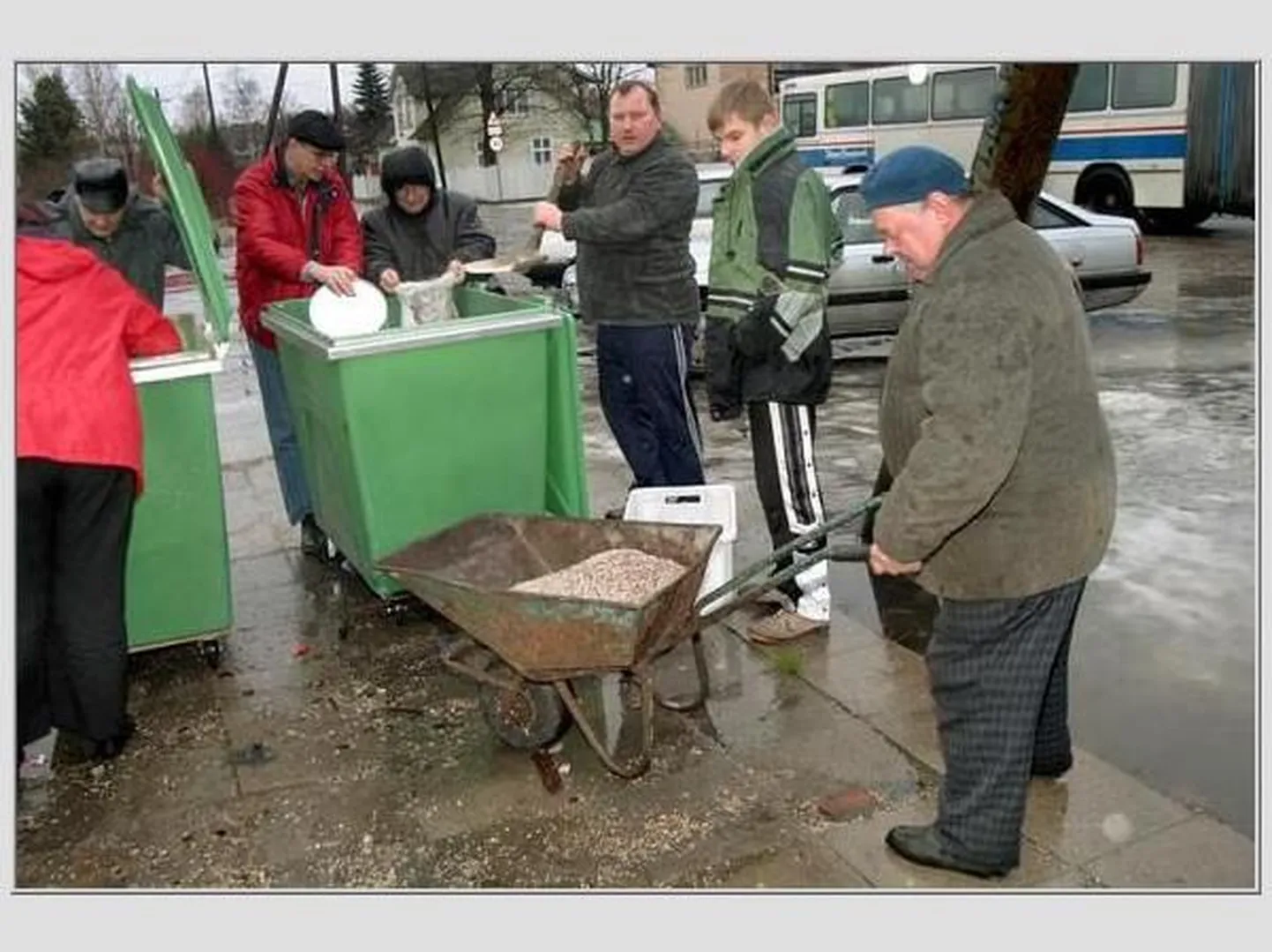 Tasuta graniitkillustiku jagamine. Foto on illustreeriv.