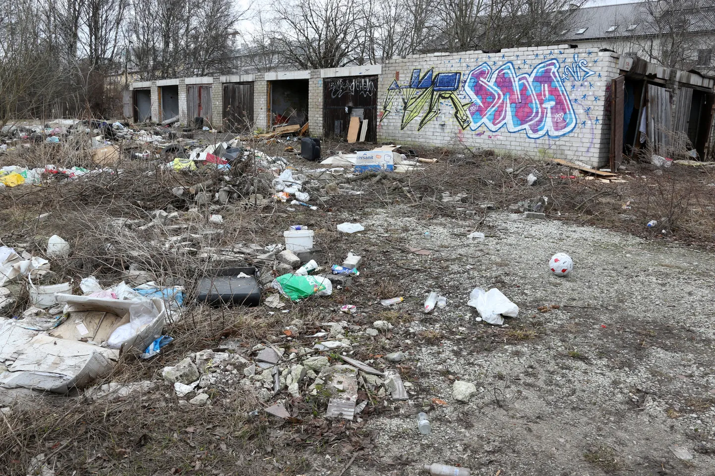 Mahajäetud garaazid Kitseküla asumis.