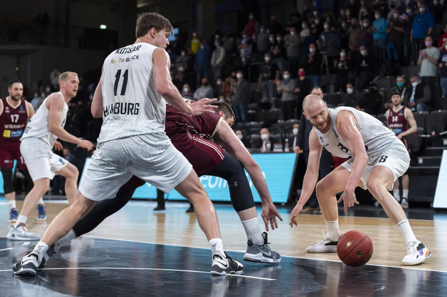 Maik-Kalev Kotsar (number 11) kaitses.