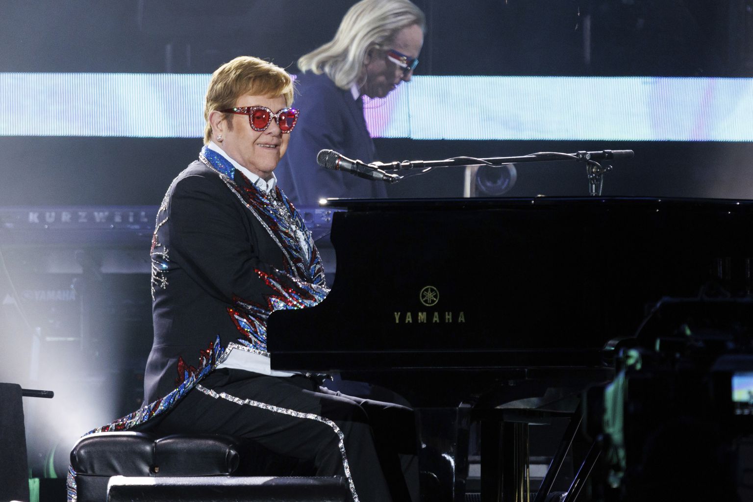Elton John esinemas Dodgeri staadionil 2022. aasta novembris.