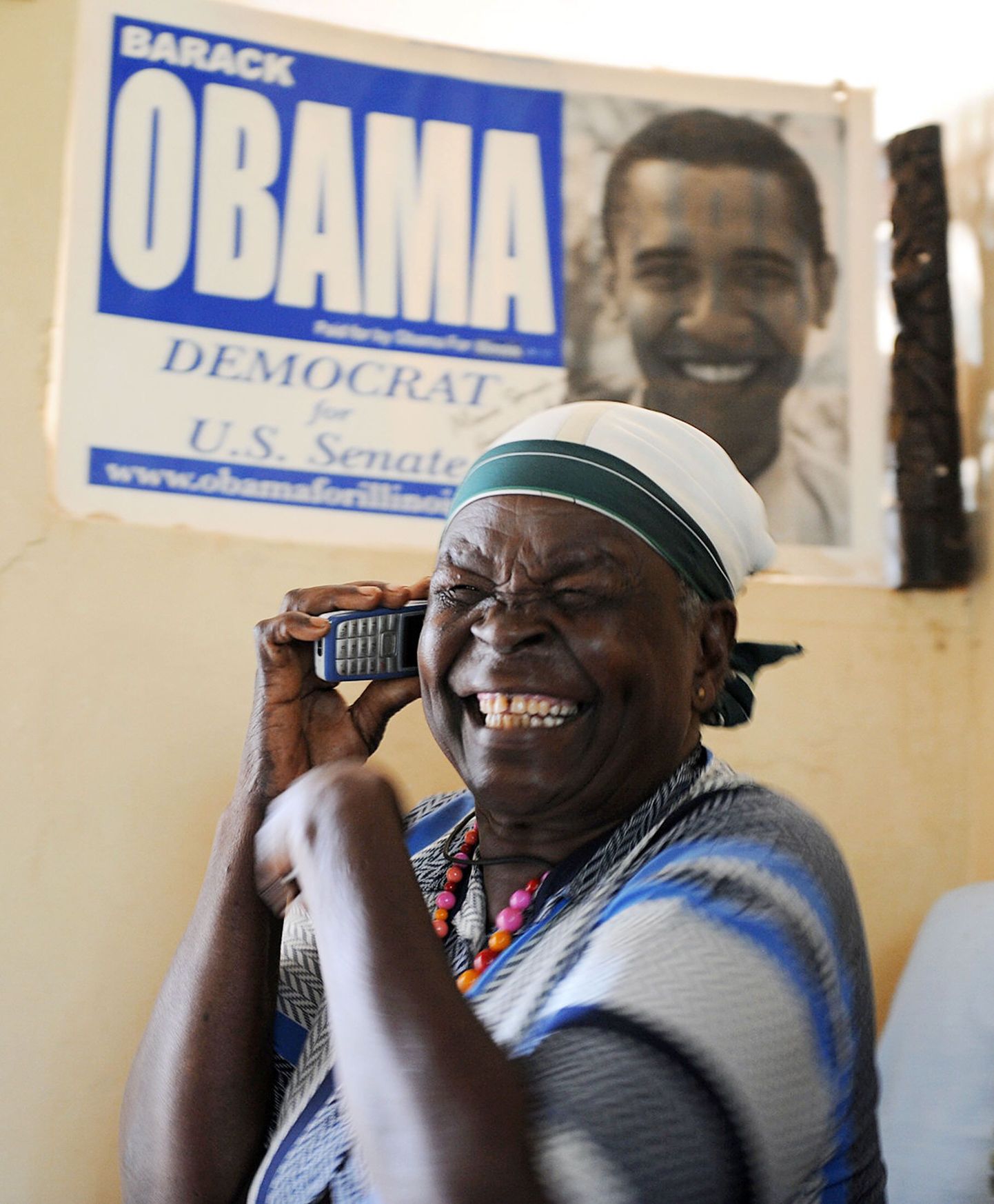 Kenyas elav Sarah Obama 2008. aasta augustis võtmas vastu õnnitlusi, pärast seda kui pojapoeg Barack nimetati demokraatide presidendikandidaadiks.