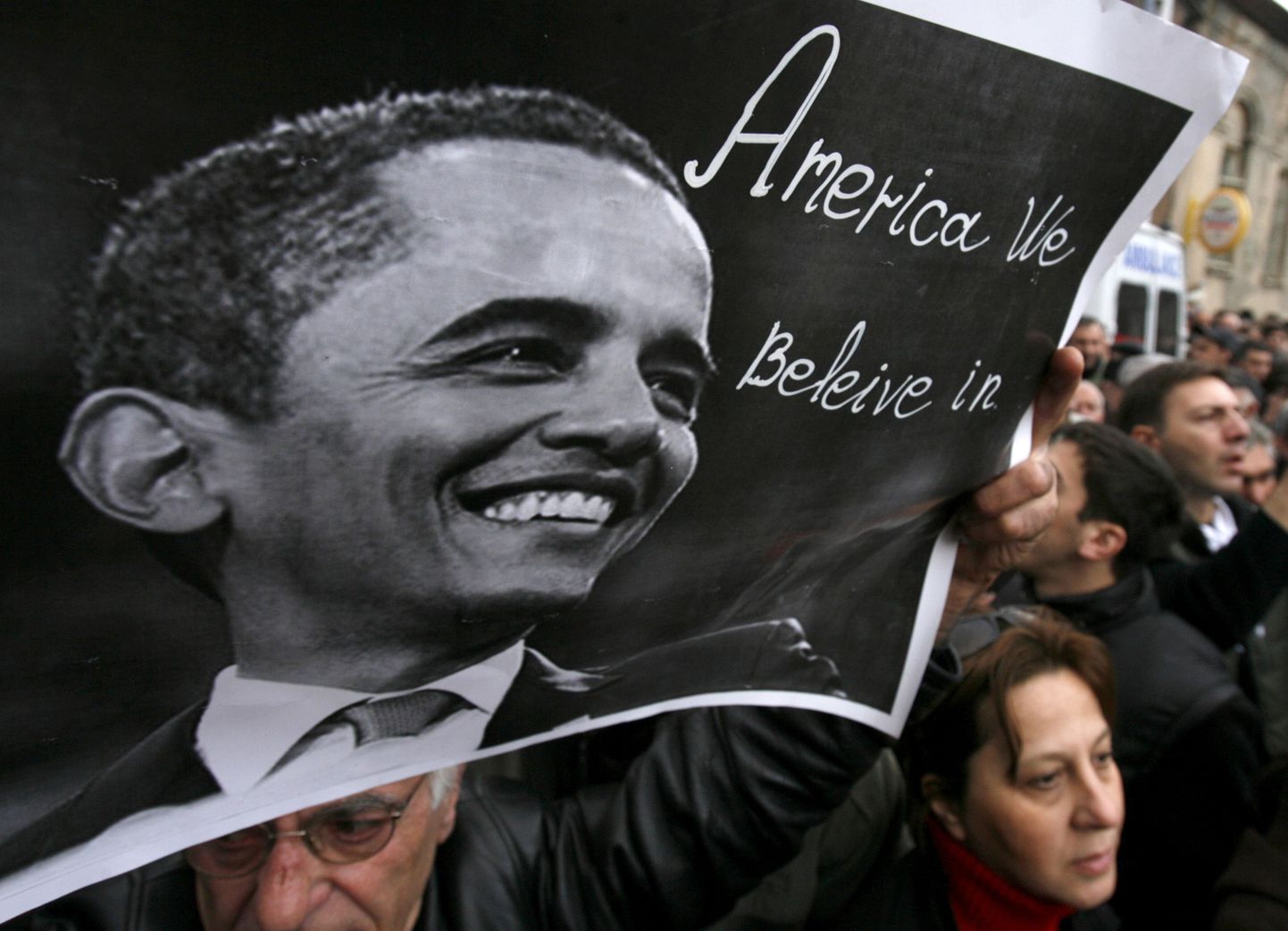 Gruusia opositsiooni meeleavaldusel Thbilisis lehvitati ka värskelt USA presidendiks valitud Barack Obama piltidega.