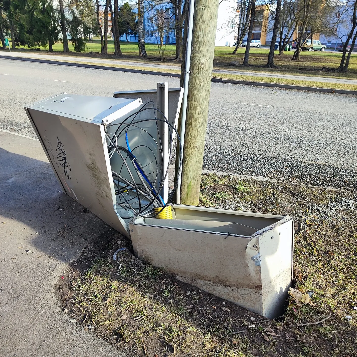 Siderajatisele otsa sõitnud juht lahkus sündmuskohalt.