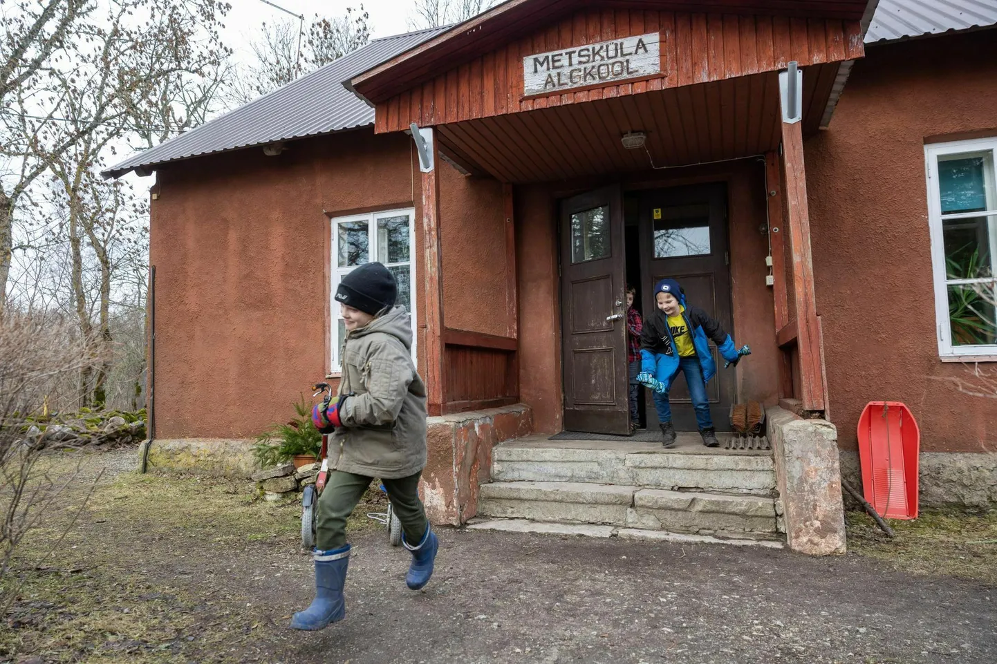 Metsküla algkool.