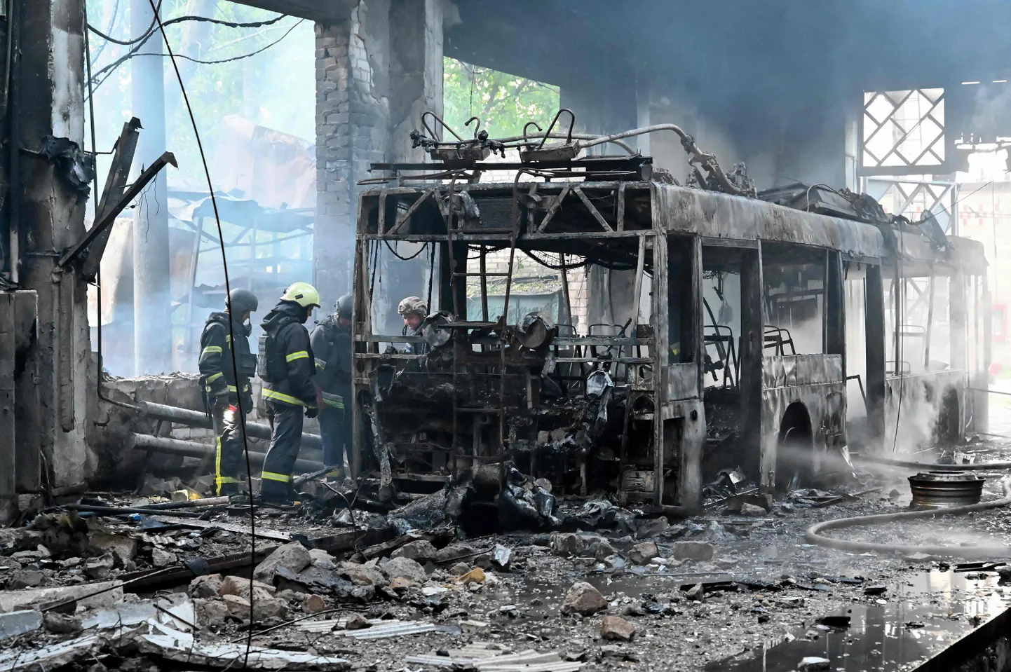 Harkivas trolejbusu depo pēc Krievijas dronu uzbrukuma