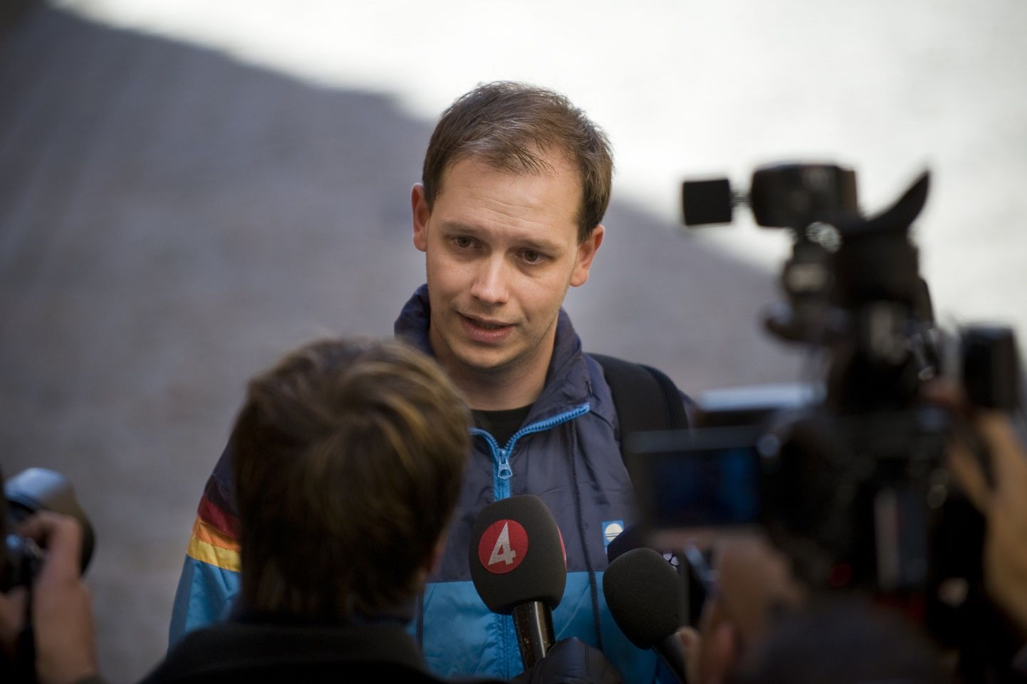 Peter Sunde 2010. aastal Stockholmis kohtumaja ees.
