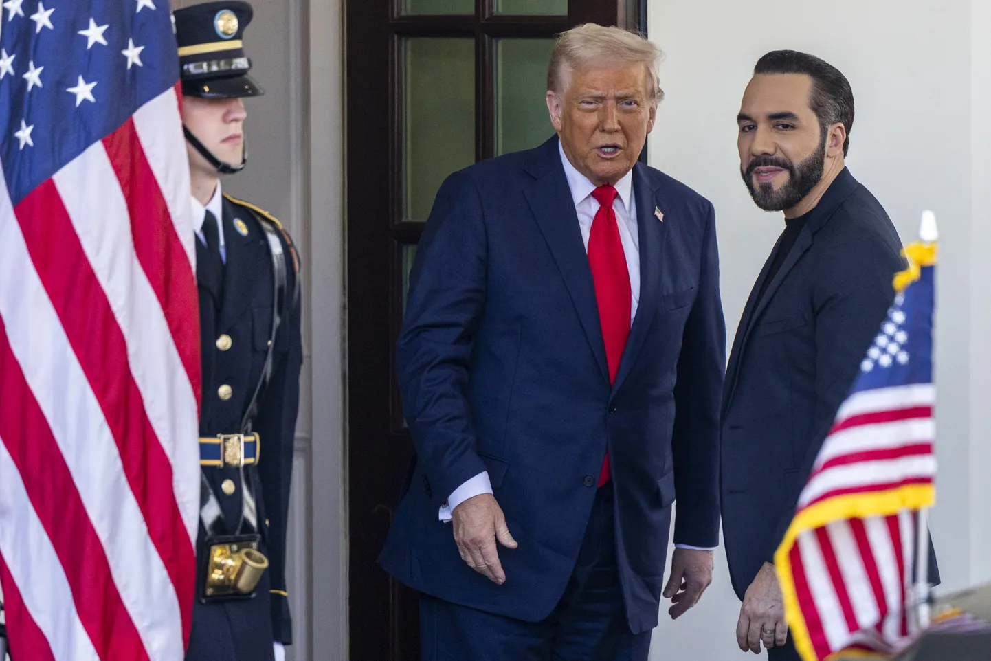 USA president Donald Trump ja El Salvadori president Nayib Bukele Valge Maja ees. 14. aprill 2025.