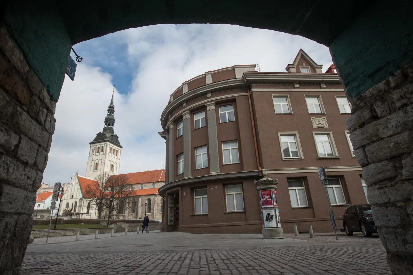 Tühjalt seisev endise majandusministeeriumi hoone Harju tänaval, mille müük pole riiigil kuidagi õnnestunud.