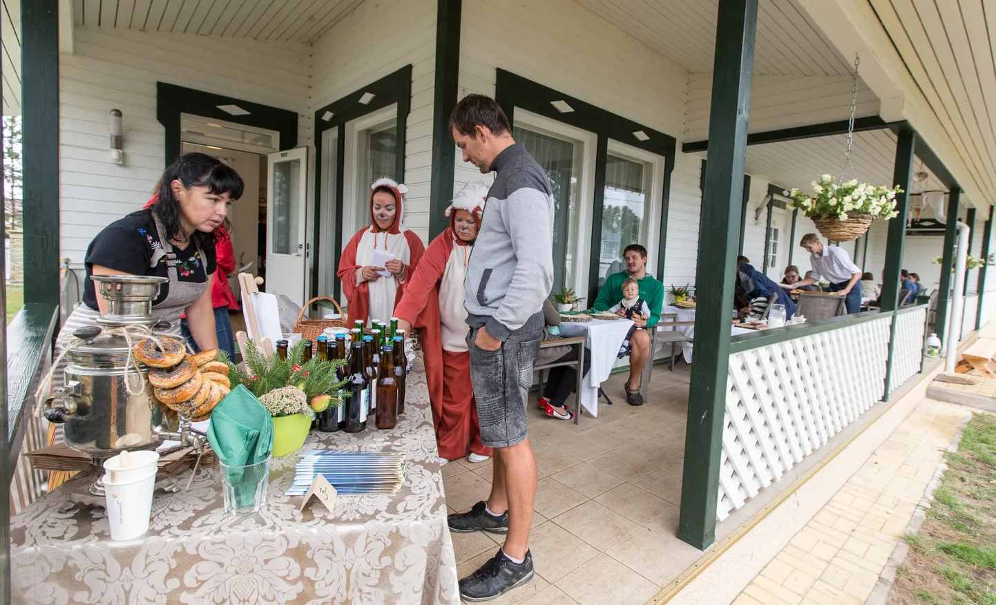Eelmisel aastal avas Kuru villa Lendorava restorani, seekord tegutsetakse Kuru villa kodurestorani nime all, pakkudes omapüütud kaladest Peipsimaa maitseid: Peipsi kalasuppi, kalamuffineid ja kalapraadi. Kohapeal on ka paadi laenutamise võimalus.