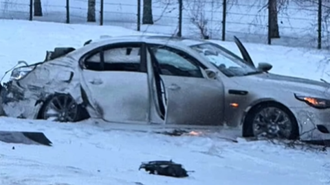 VIDEO ⟩ Uz A5 autoceļa avarē trīs spēkrati. Izskan versijas par vasaras riepām vienam no auto