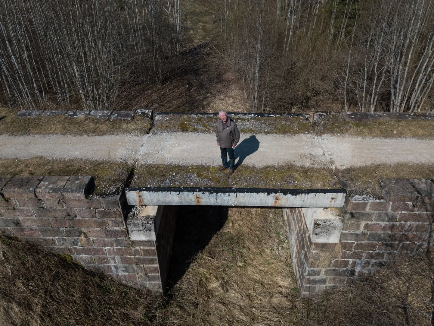 Üle 20 aasta Haapsalu raudtee omanikuks olnud ning eile selle tammile rajatud terviserajal seisnud ettevõtja Aarne Taal tahab, et jõuaks läbirääkimistes riigiga õiglase hinnani.