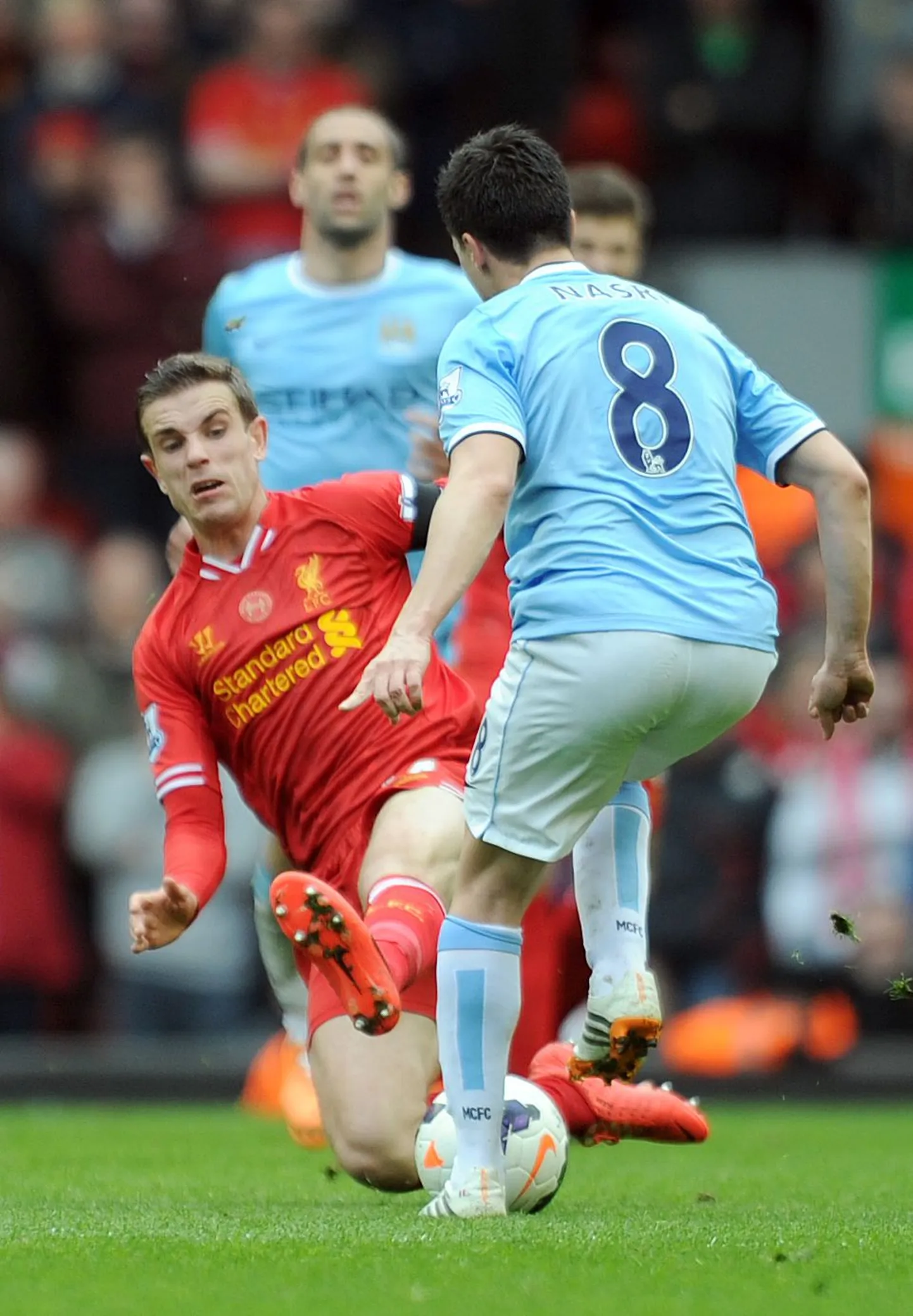 Jordan Henderson (punases).
