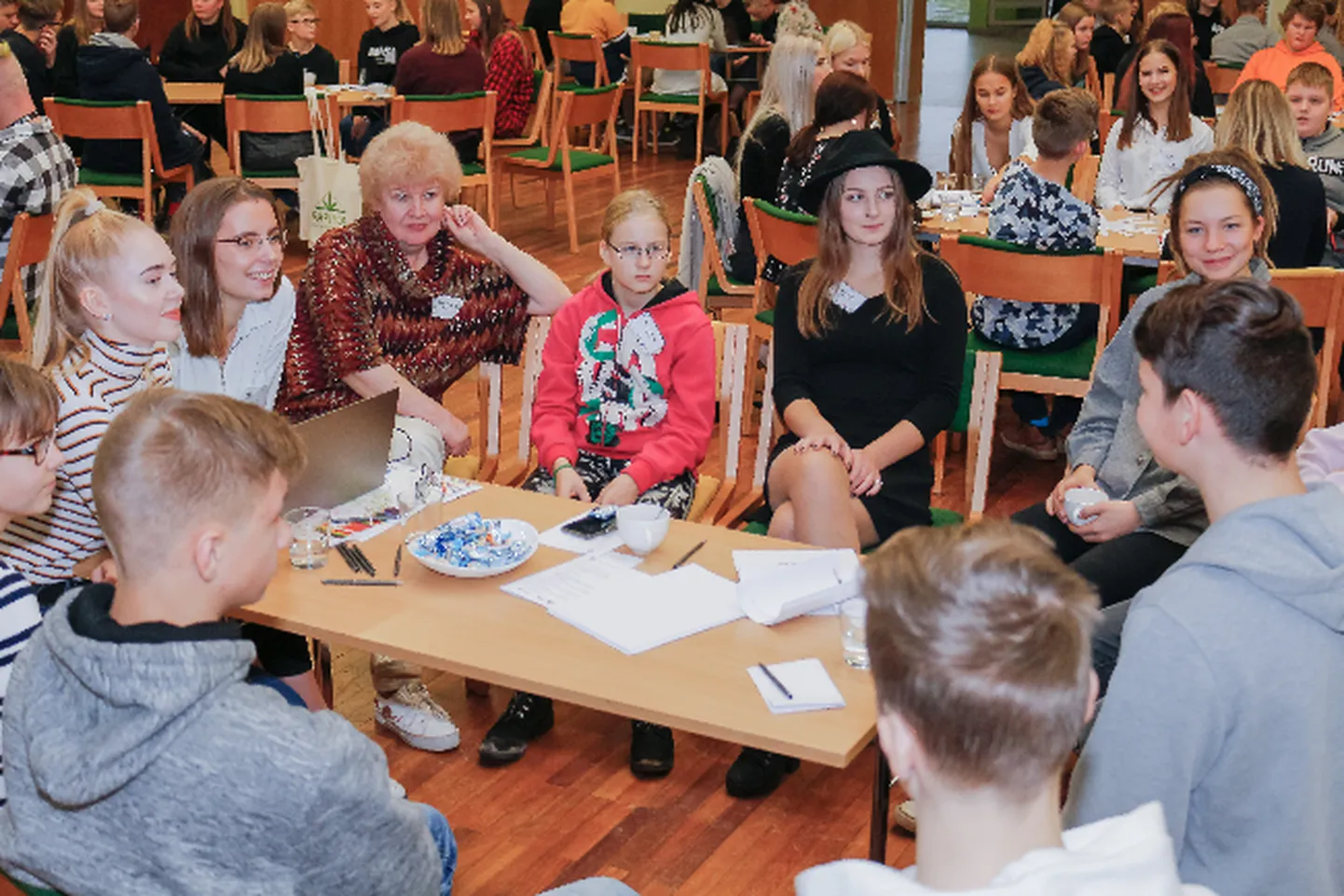 Noored said vahetada mõtteid omavahel ja kuulata inspireerivaid esindjaid.