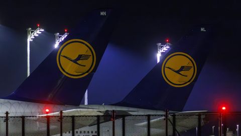 ФОТО ⟩ Отменены сотни рейсов Lufthansa; затронут и Рижский аэропорт