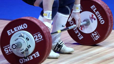 Шестеро российских тяжелоатлетов получили дисквалификацию за допинг