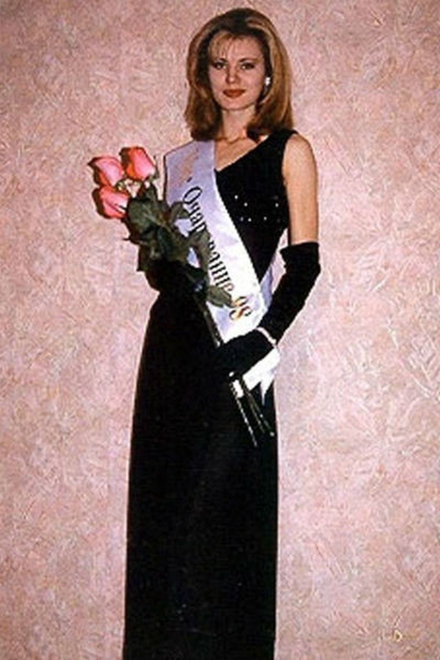 Элеонора Кондратюк. Жуткая месть отвергнутого поклонника настигла юную красавицу Элеонору Кондратюк в начале осени 1999 года в родном Сочи.