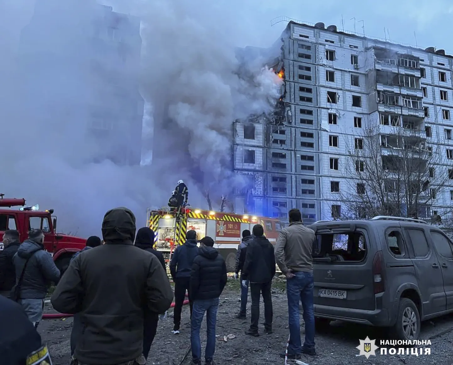 Politsei ja päästjad Kiievis 28. aprillil 2023