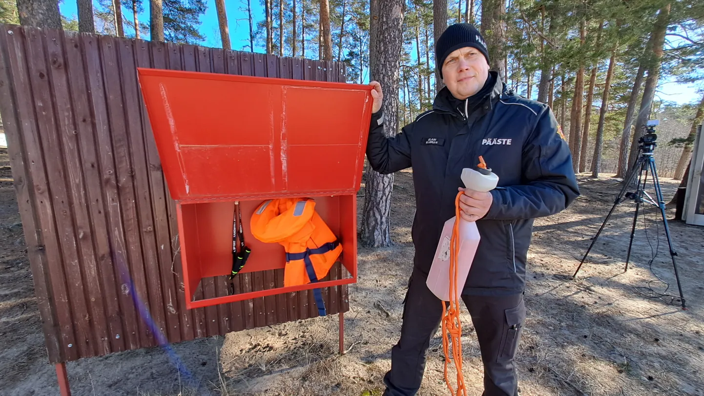 Lõuna päästekeskuse ennetuspartner Elari Kliiman soovitab sel aastal enam mitte jääle minna. Aga kui siiski minna, siis varustada end esmaste päästevahenditega.