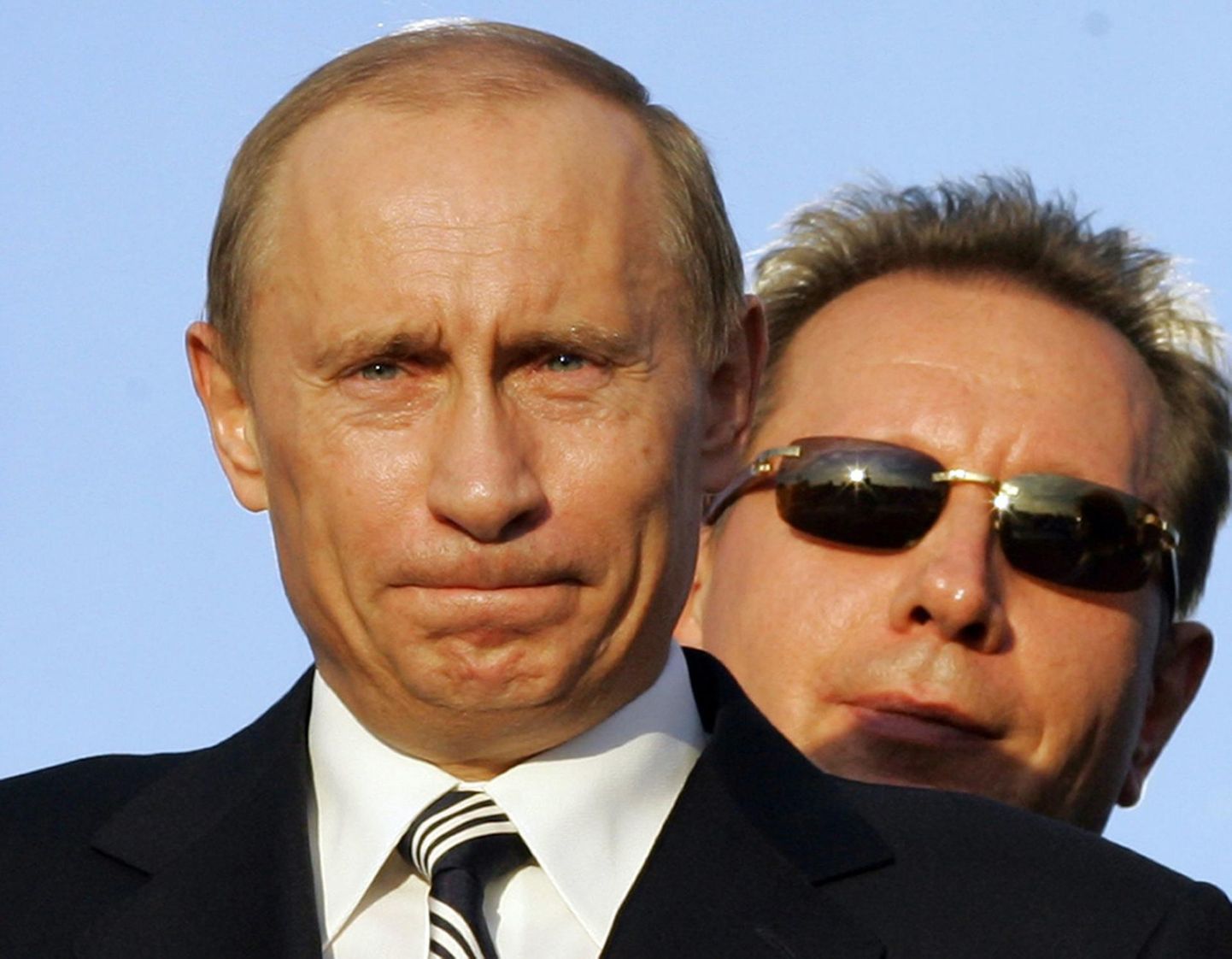 Vene president Vladimir Putin ja tema toonane ihukaitseülem Viktor Zolotov 2007. aasta suvel. Viimane on nüüd lojaalse teenistuse eest saanud preemiaks tõusu karjääriredelil ja suure varanduse.