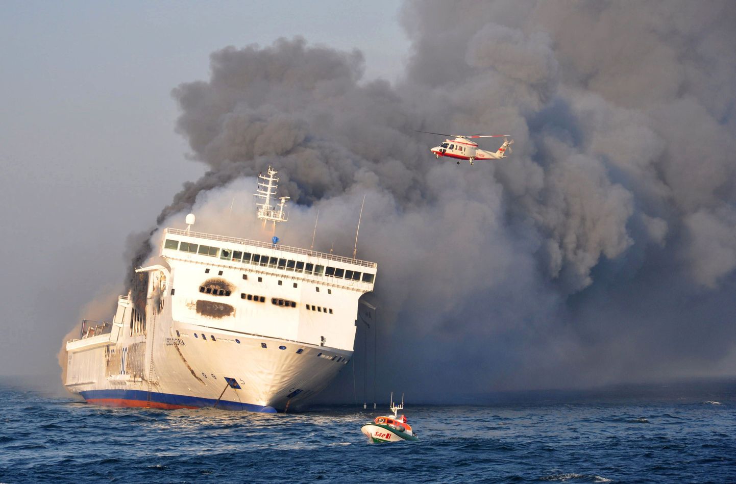 Saksa merepäästeteenistuse foto põlevast Lisco Gloriast.