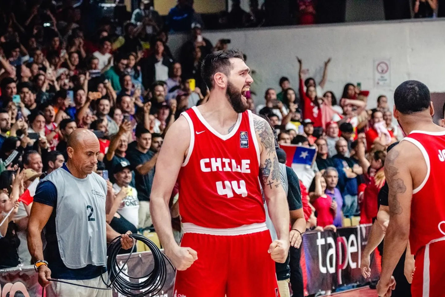 Kalev/Cramo ja Tšiili koondise keskmängija Manny Suarez.