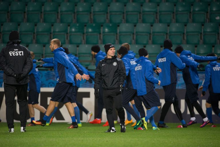 Мартин Рейм во время тренировки сборной Эстонии по футболу.