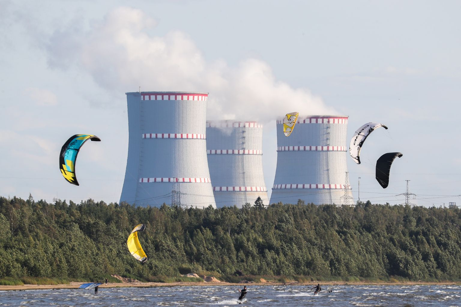 Sosnovõi Bori tuumaelektrijaam asub Eesti piirist vaid 70 kilomeetri kaugusel. Venemaa ametnike sõnul pole selle jaamaga viimasel ajal probleeme olnud.